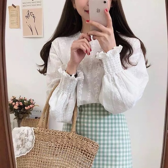 Embroidery floral blouse white lantern sleeve womens vintage style - Picture 3 of 8